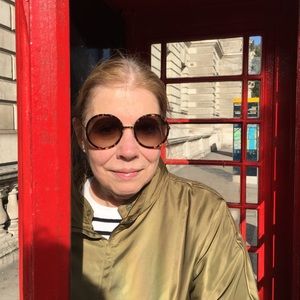 Meet your Posher, Suzanne